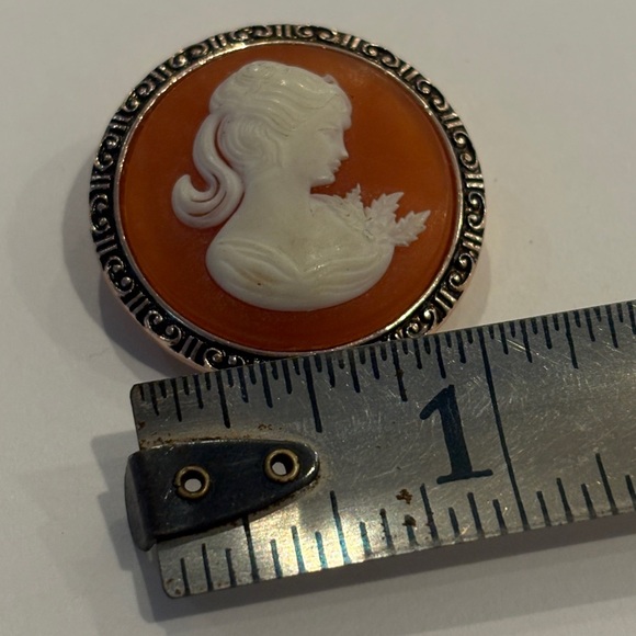 Vintage Western Germany Cameo Scarf Clip – 1" Round, Classical Lady Portrait - Picture 7 of 7